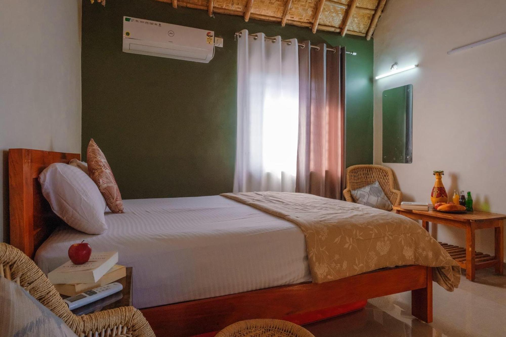 The Hideout Cottage And Restaurant Hampi Exterior foto